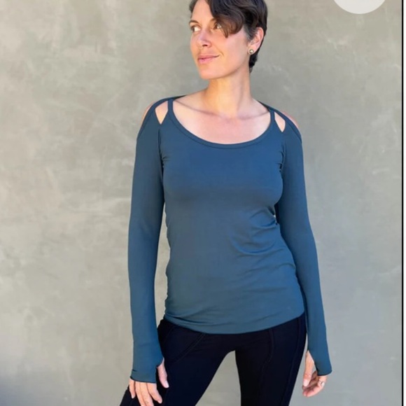 Caraucci Tops - Caraucci Peekaboo Long Sleeve Top With Thunbholes Teal SZ Medium Elevated Basic